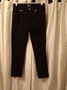 GAP Women’s Black Straight Jeans